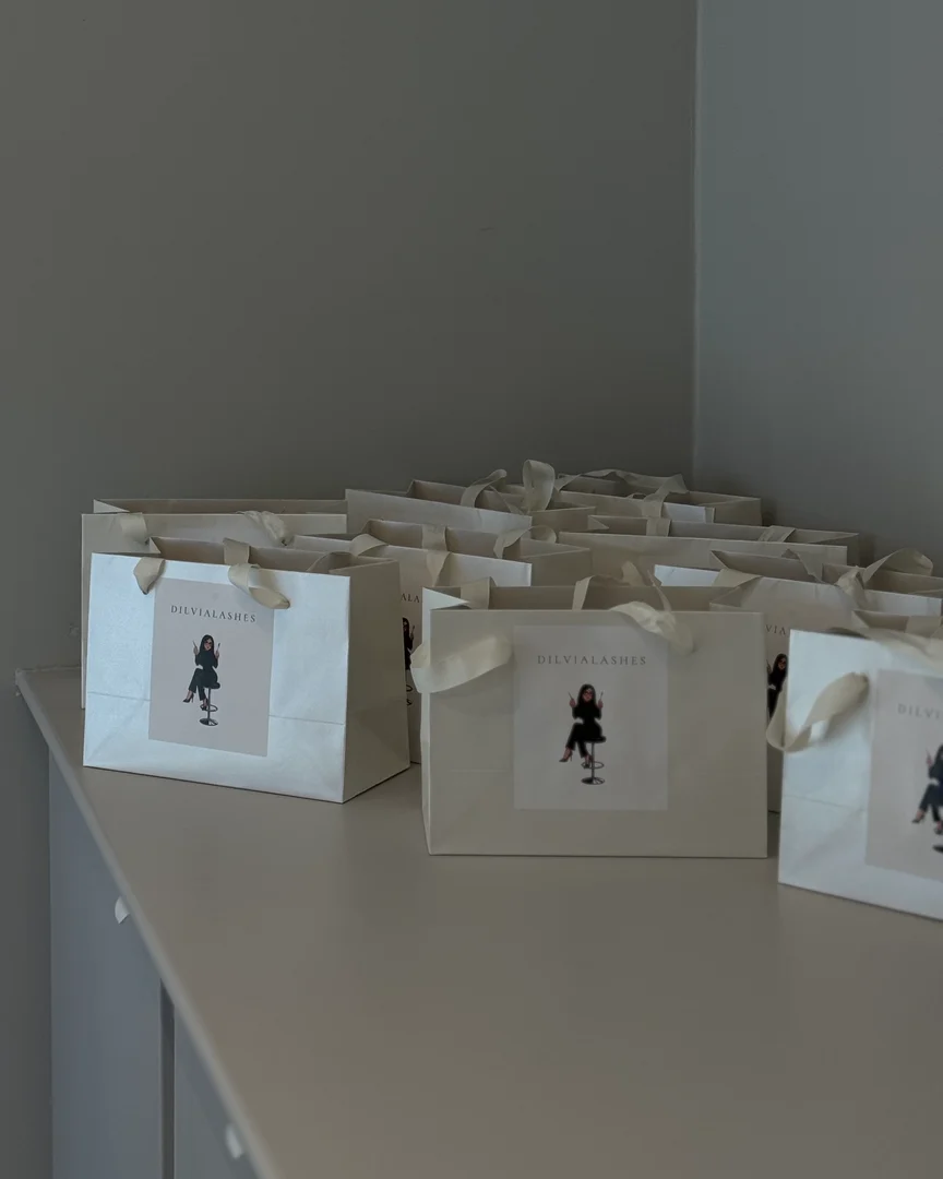 Presentpåsar från Dilvia Lashes inför kursstart