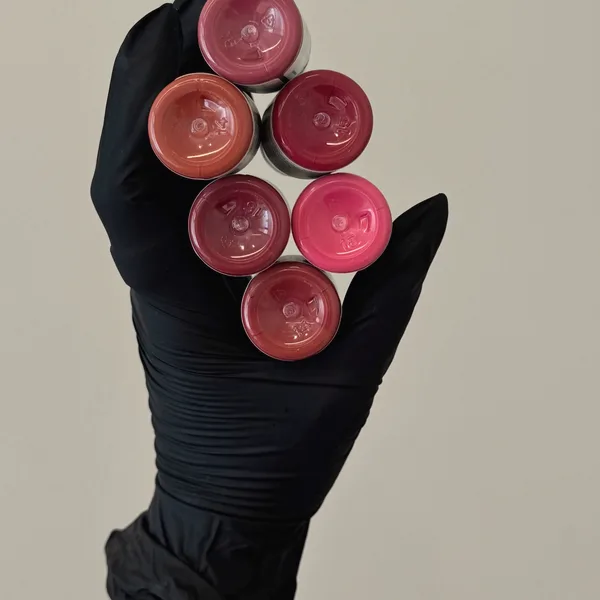 Pigment för permanent makeup – Dilvia Lashes på Instagram