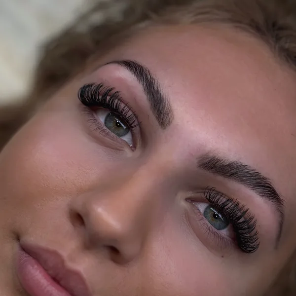 Resultat efter behandling – Dilvia Lashes på Instagram