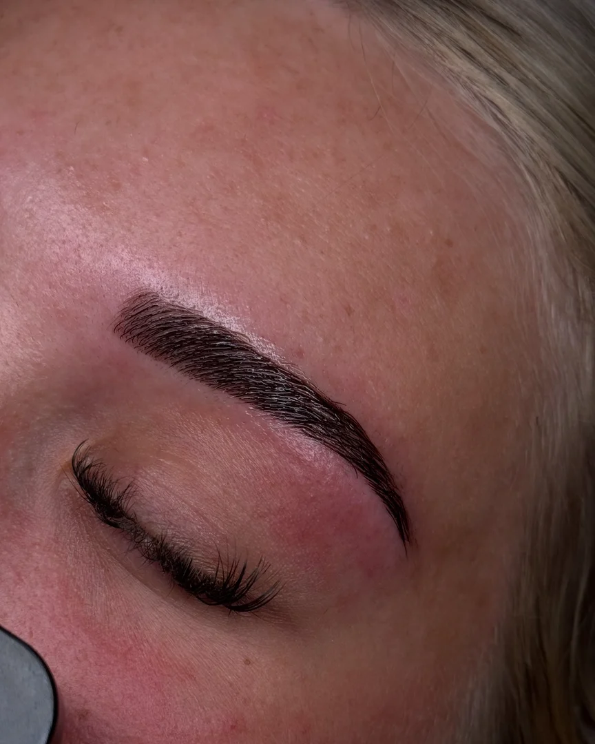Lash & Browlift hos Dilvialashes – Browlift